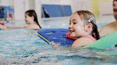 Kind lernt Schwimmen Bildquelle: DLRG Kind lernt Schwimmen Bildquelle: DLRG