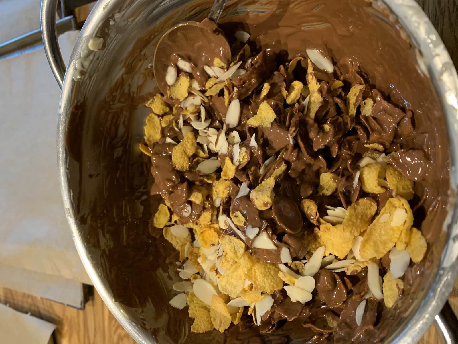 IMG_3760_Choco_Crossies__Zutaten_dunkel_mischen©_Klaus_Kühlewind.JPG Knusprige Verführung - Rezept