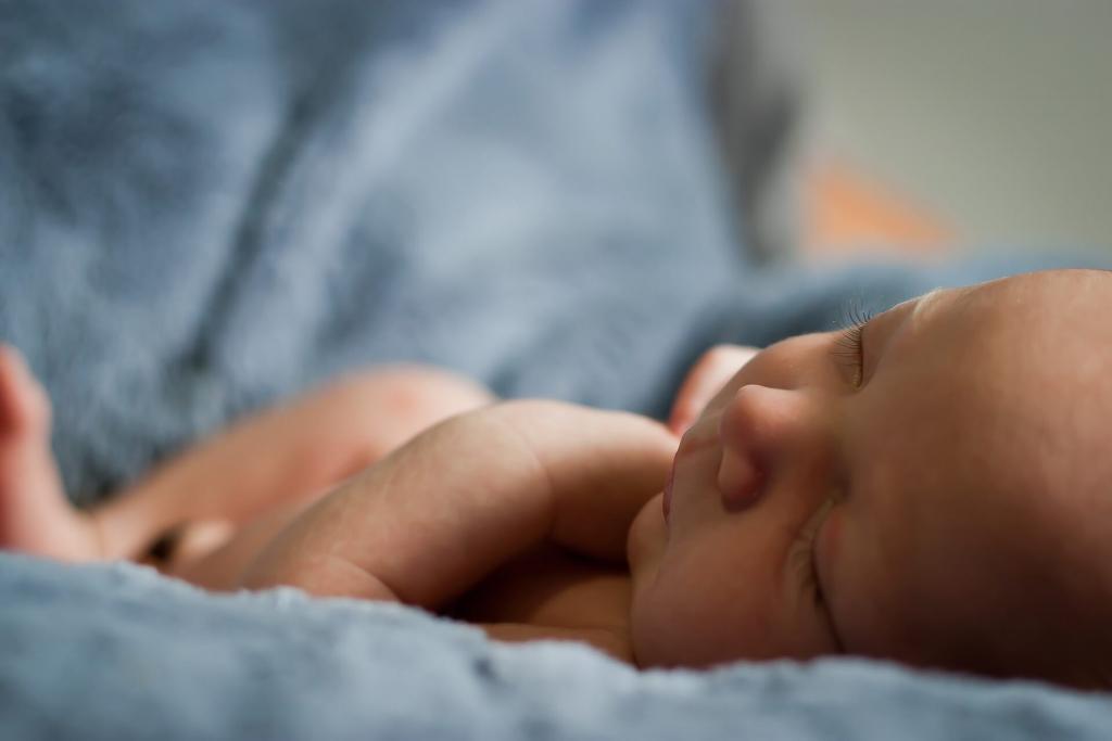 Baby auf einer Decke Bildquelle: Pixabay